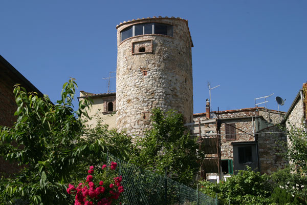 Montefollonico (600Wx400H) - Motefollonico: a tower of the town walls - photo courtesy of Paolo Ramponi - castellitoscani.com 