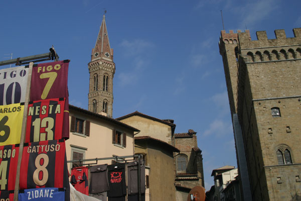 Street Market (600Wx400H) - Football t-shirts and masterpieces of Art...welcome in Florence!;) (Photo by Marco De La Pierre) 