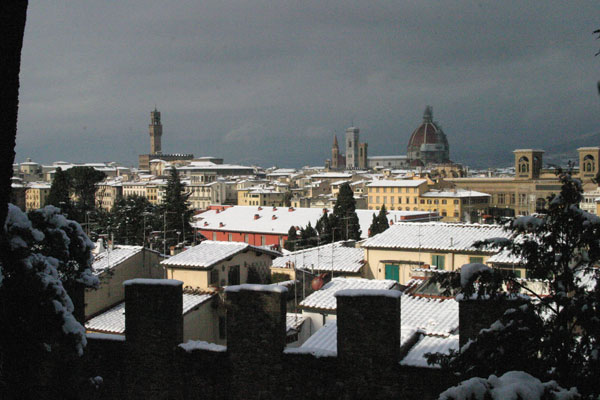 White Renaissance (600Wx400H) - 28th December 2005 - View of Florence  (Photo by Marco De La Pierre) 