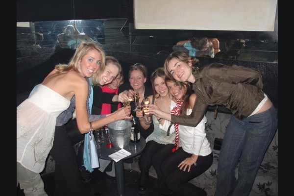 champagne for FSU girls (600Wx400H) - FSU girls having champagne (photo by Chris) 