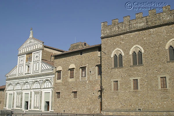 Main facade (600Wx400H) - The Basilica and the fortified monastery. (Photo by Paolo Ramponi) 