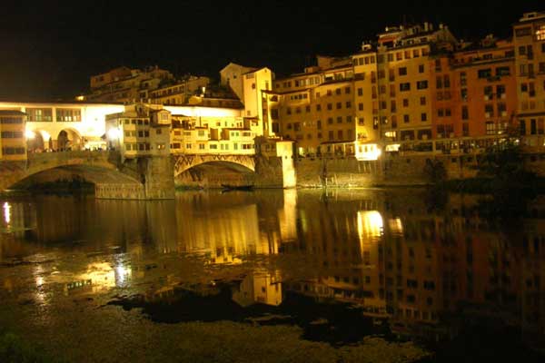 Ponte Vecchio by night (600Wx400H) - Ponte Vecchio by Night (Photo taken by Gianluca Tufano) 