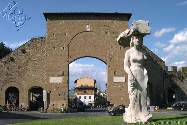 Porta Romana (600Wx400H) - Porta Romana, under Piazzale Michelangelo. If you take the highway toward Siena you'll pass by this square...(Photo by Marco De La Pierre) 