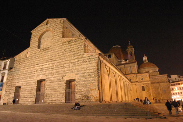 San Lorenzo by night (600Wx400H) - San Lorenzo Church by Night (Photo by Paolo Ramponi) 