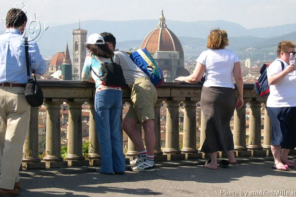 Tourists at Piazzale (600Wx400H) - Tourists at Piazzale Michelangelo 