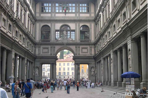 Piazzale degli Uffizi (600Wx400H) - View of the magnificent architecture of the Uffizi Museum. (Photo by Marco De La Pierre) 