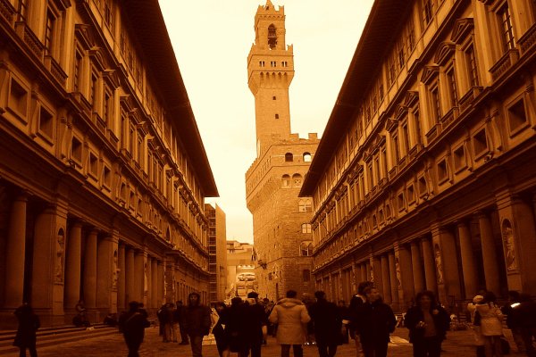 The Uffizi Gallery (600Wx400H) - After a visit to the arno, definitely check out the Uffizi Gallery...it's always bustling with people and artists from all around the world (Jacqueline Ahn, from New York currently studying at Polimoda in Florence) 
 