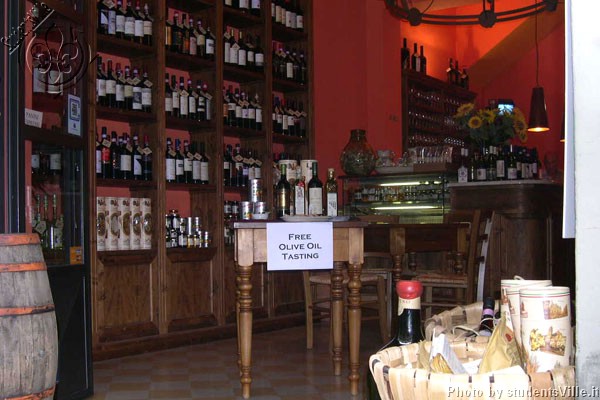 Vinarius Wine Bar (600Wx400H) - Vinarius, elegant wine bar located close to Santa Croce Square. If you are in love with Italian and Tuscan wines it definitely worths a visit! (Photo by Marco De La Pierre) 